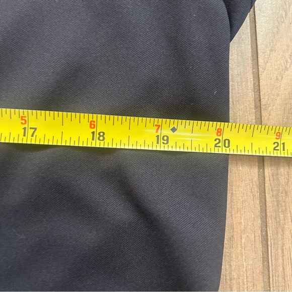 Nike Black Short Sleeve dri fit preformance - Picture 4 of 4